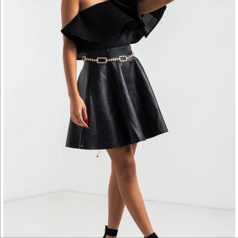 COMME USA raw hem faux leather skater black mini skirt with belt loops